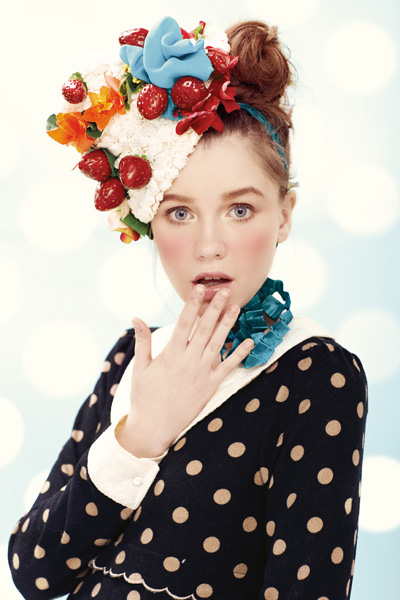 38周波點娃娃領(lǐng)流行上衣