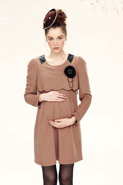 38周肉粉色皮領(lǐng)連衣裙