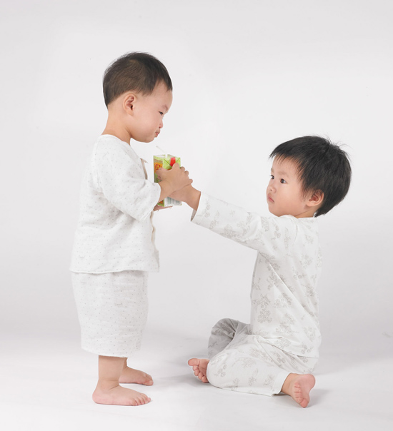 卓?jī)呵锒驴顚殞毺籽b