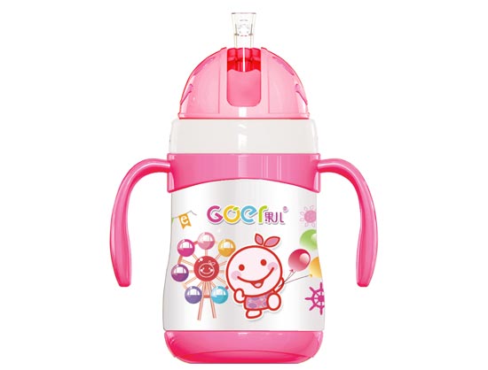 果兒學(xué)飲杯粉色