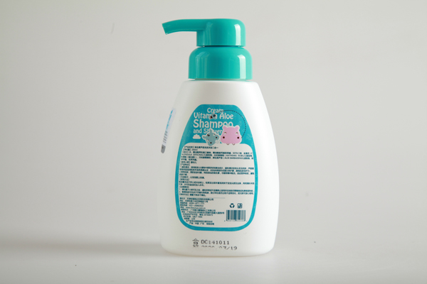 第一孕嬰維生素蘆薈洗發(fā)沐浴二合一 背面