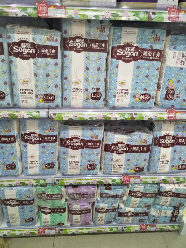 舒冠1號(hào)城堡嬰兒紙尿褲產(chǎn)品陳列1.jpg