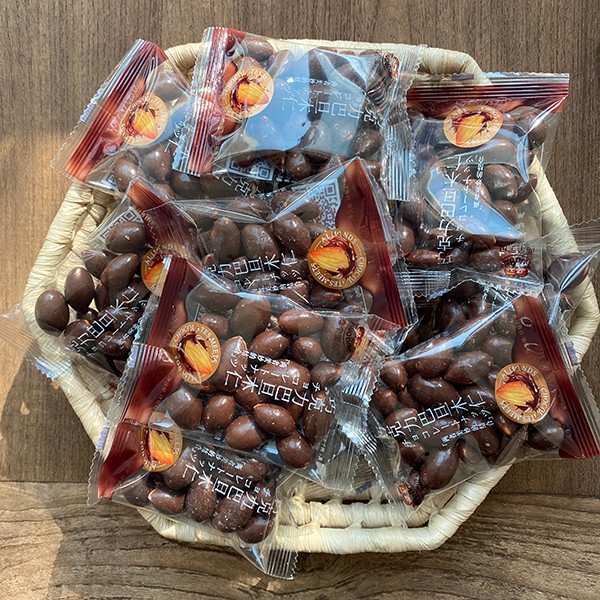 兩個寶貝巧克力巴旦木仁.jpg 兩個寶貝巧克力巴旦木仁.jpg