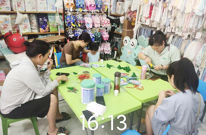 雅慧“父親節(jié)&端午節(jié)”主題活動圓滿結(jié)束.jpg 雅慧“父親節(jié)&端午節(jié)”主題活動圓滿結(jié)束.jpg