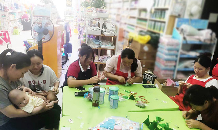 雅慧“父親節(jié)&端午節(jié)”主題活動圓滿結(jié)束3.jpg 雅慧“父親節(jié)&端午節(jié)”主題活動圓滿結(jié)束3.jpg