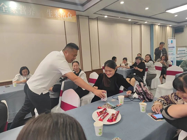 美國韋達(dá)普VIP客戶終端賦能會暨山東棗莊線下沙龍會8.jpg 美國韋達(dá)普VIP客戶終端賦能會暨山東棗莊線下沙龍會8.jpg