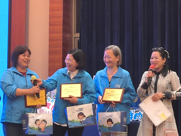 頒獎(jiǎng)環(huán)節(jié)1.jpg 頒獎(jiǎng)環(huán)節(jié)1.jpg