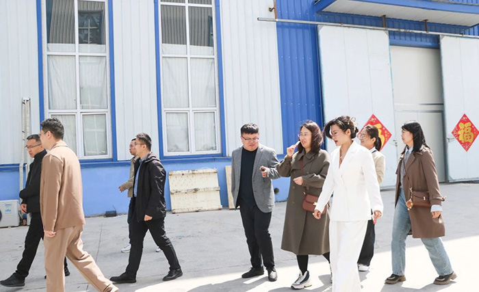 菏澤學(xué)院藥學(xué)院領(lǐng)導(dǎo)蒞臨中舜生物考察指導(dǎo)13.jpg 菏澤學(xué)院藥學(xué)院領(lǐng)導(dǎo)蒞臨中舜生物考察指導(dǎo)13.jpg