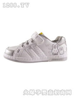 �͵����e�\(y��n)��ͯЬ��ɫ�ÈD��