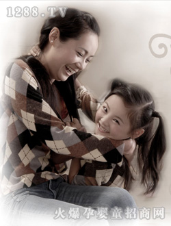 安琪爾親子照開(kāi)心的母女