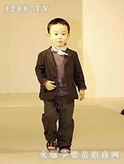 QQ�Ǻ�ɫ�׃����b