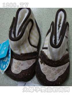 ������ɫ�냺Ь