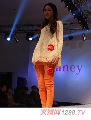 ��(y��u)ؐ�ݰ�ɫ�ٽz�ЋD����